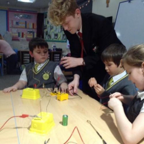 Science club with the students from Bedford High School_JPG.jpg